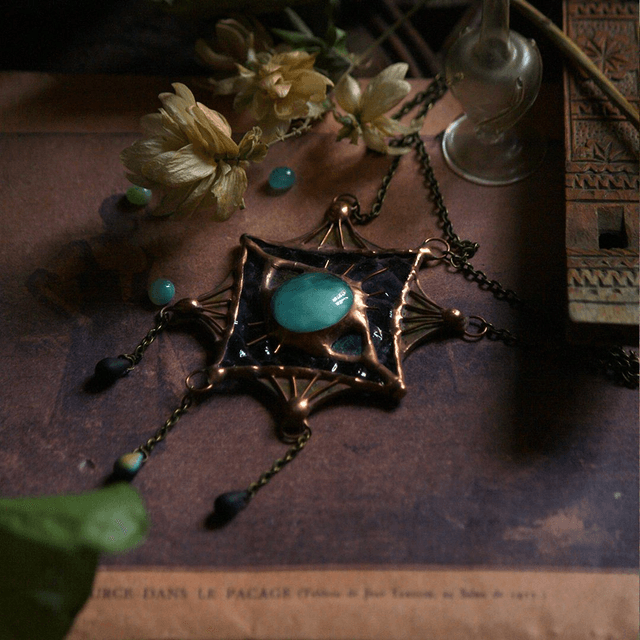Le collier maudit