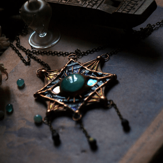 Le collier maudit